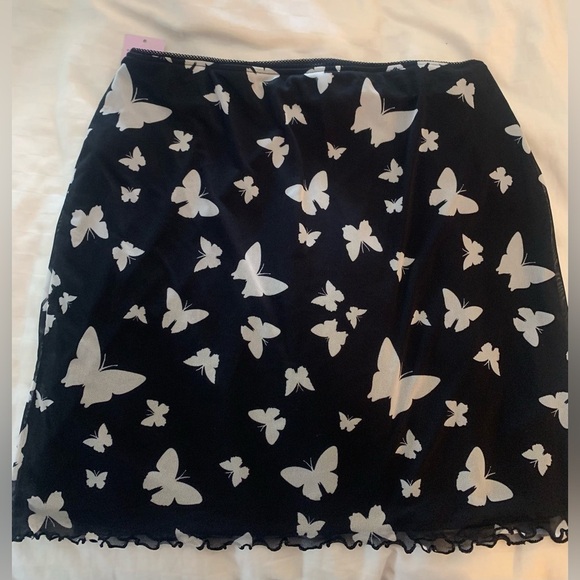 NWT Wild Fable Women’s Skirt, Blue w/Butterfly Pattern, Approx 17” L; Size L - Picture 2 of 5